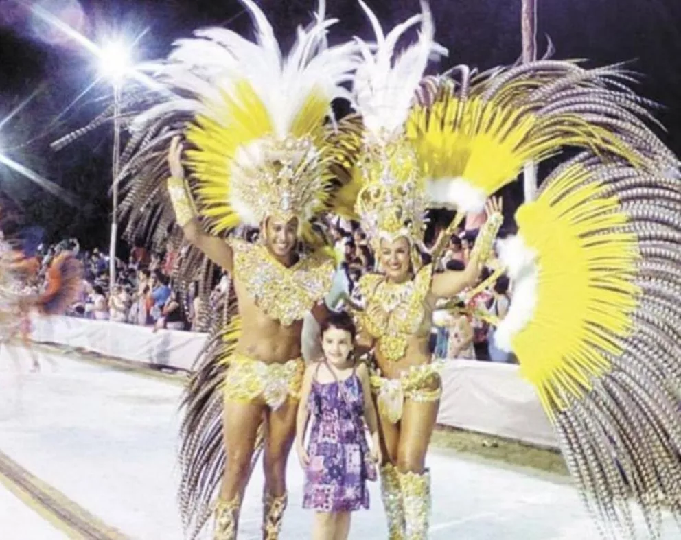 Ituzaingó palpita la última noche de carnavales y la coronación de los ganadores