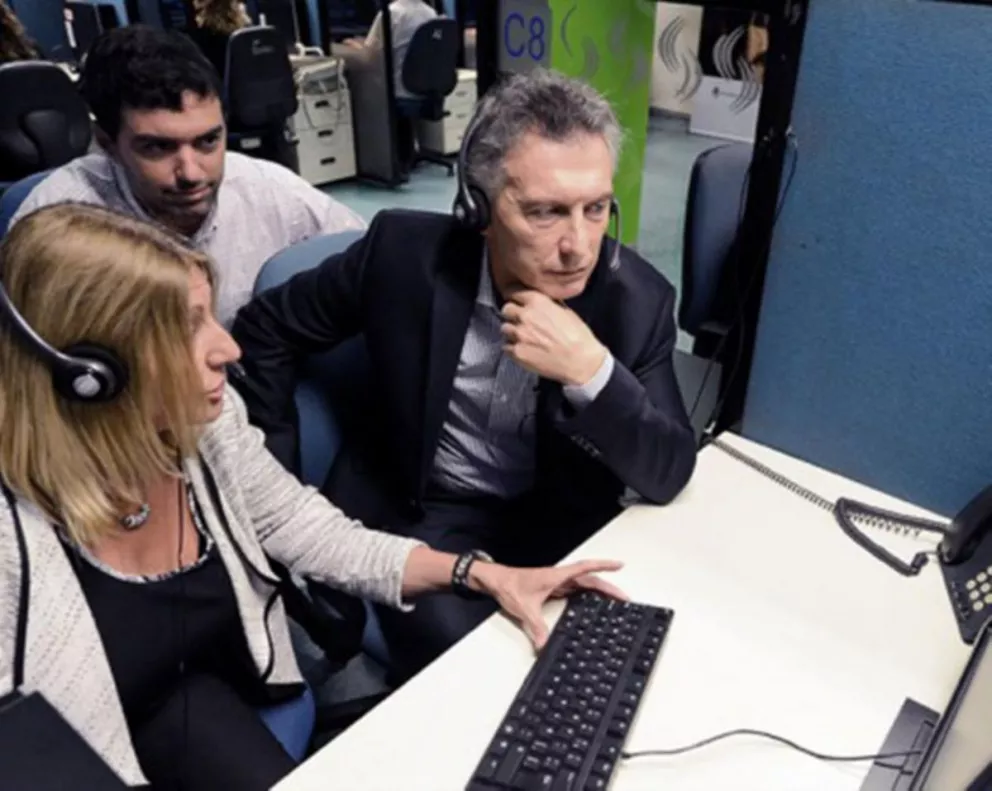 Macri visitó por sorpresa un call center del Anses