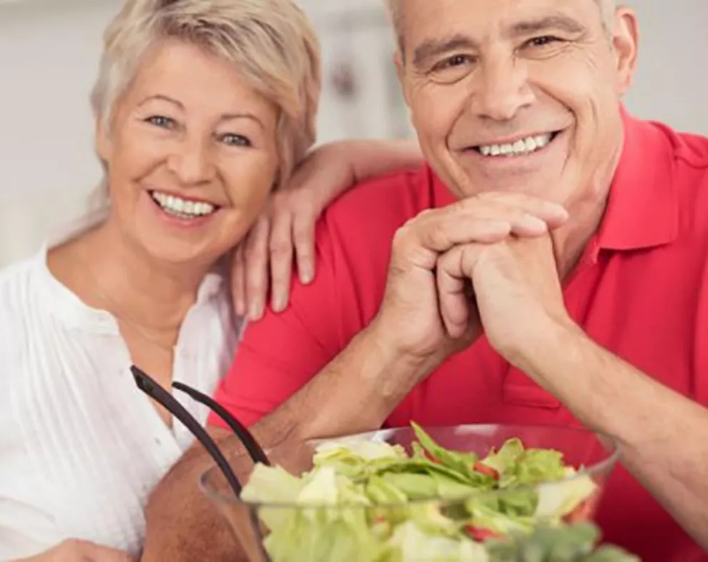 Cómo debe ser la dieta de una persona de avanzada edad 