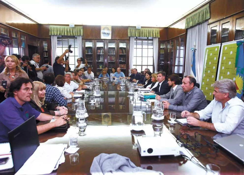 En busca de un acuerdo, los gremios mantuvieron una reunión con las autoridades bonaerenses en La Plata.