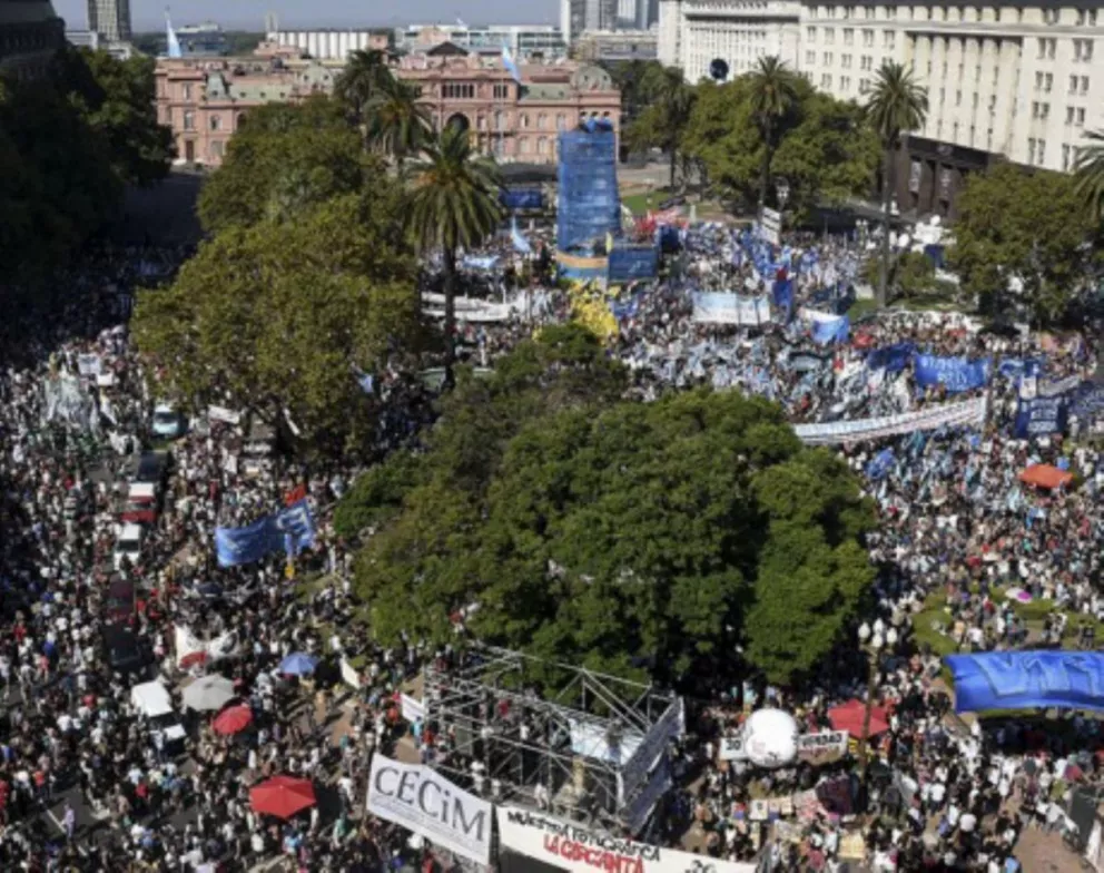 Día de la Memoria: una multitud en el acto de Plaza de Mayo 