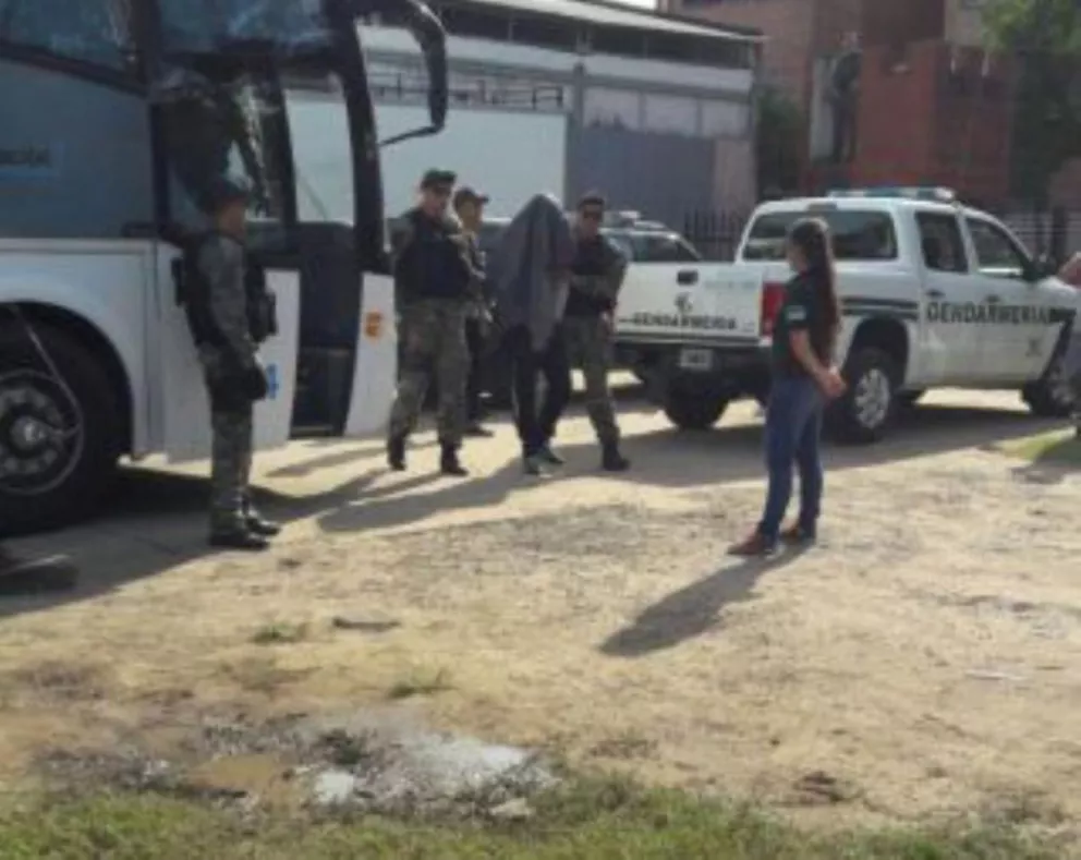 Los detenidos por la Operación Sapucay son trasladados a Buenos Aires