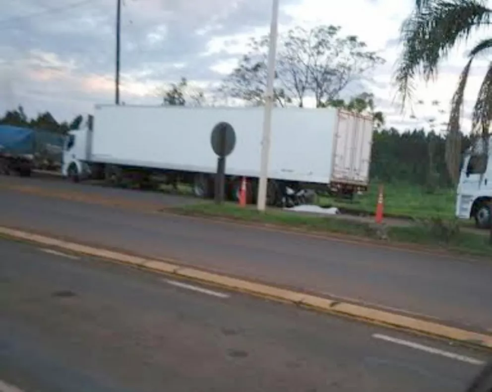 Motociclista murió al chocar con un camión estacionado en San José