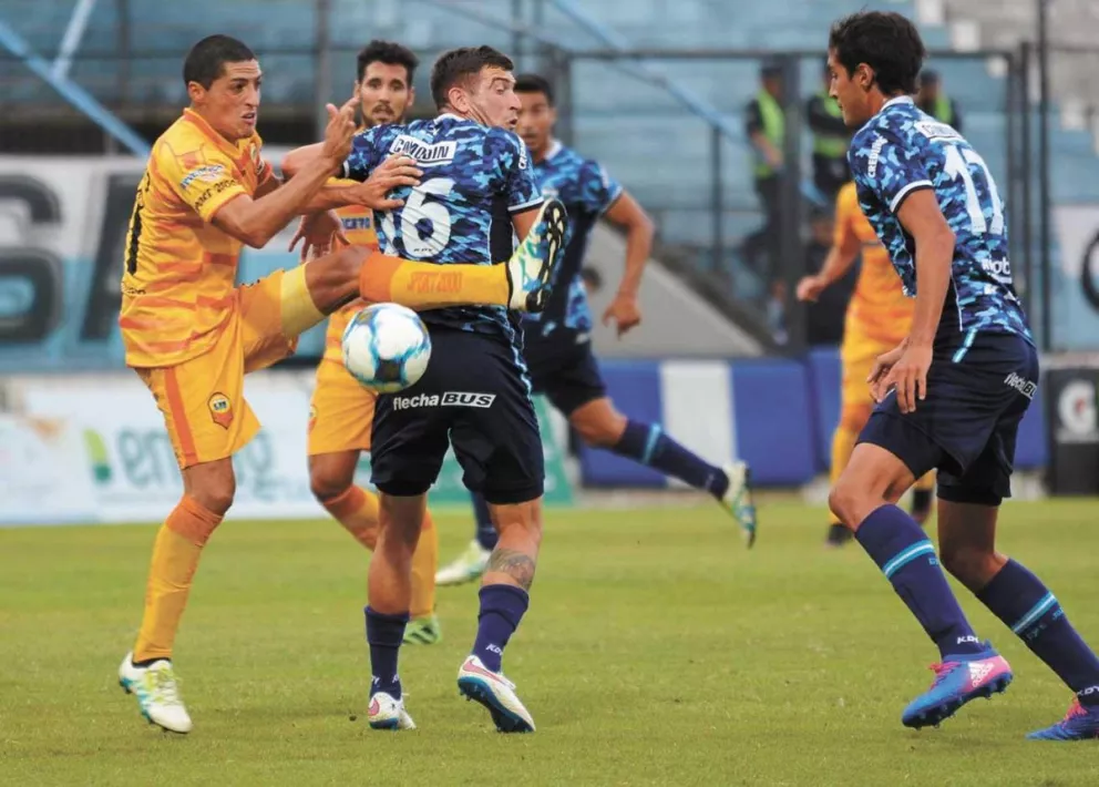 El Lobo aprovechó el gol en contra de Tarrito Pérez y se encaminó al triunfo.