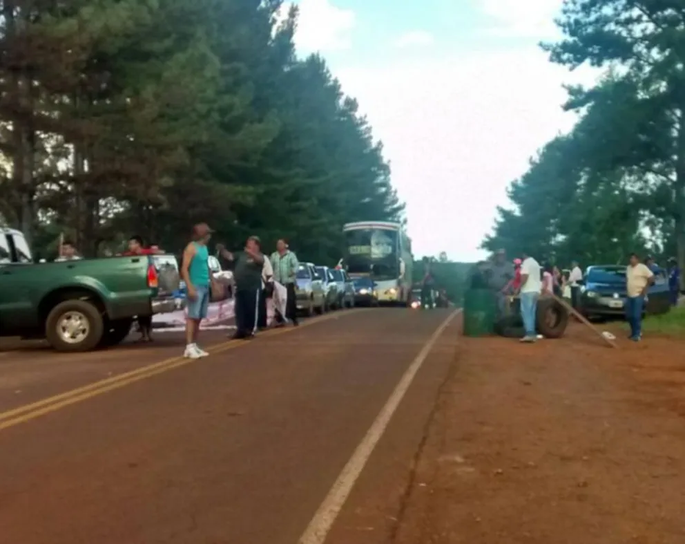 Siguen los reclamos en el Paraje Dos Hermanas por mejoras en el servicio eléctrico