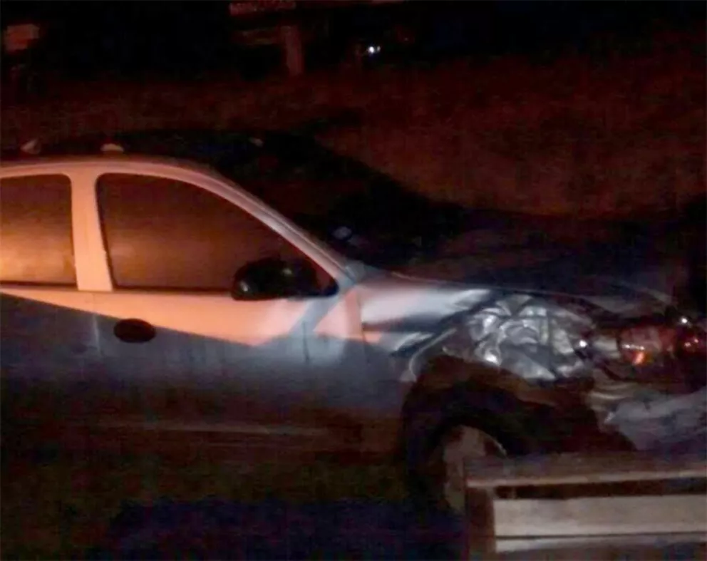 Borracho impactó su automóvil contra un árbol: fue detenido
