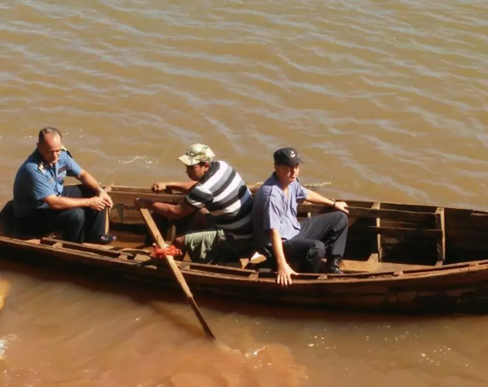 Buscan a Oscar Adrián Ruíz de 16 años en aguas del río Paraná