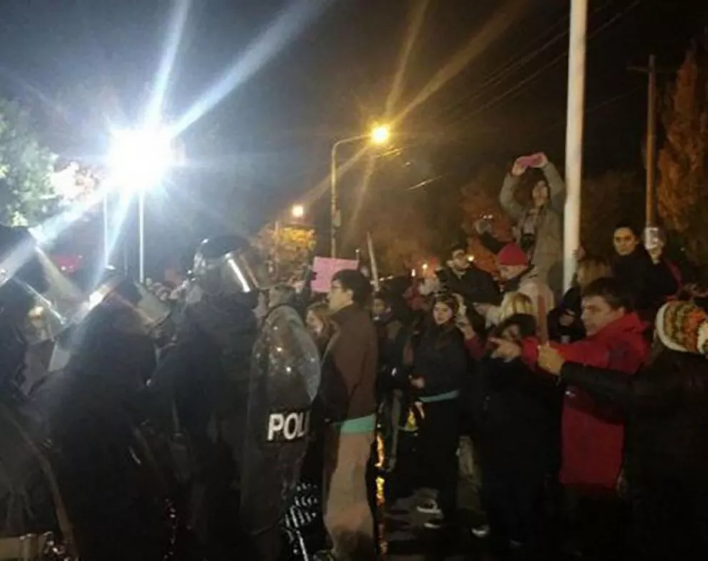 Extrema tensión en Santa Cruz: incidentes y heridos en una protesta 