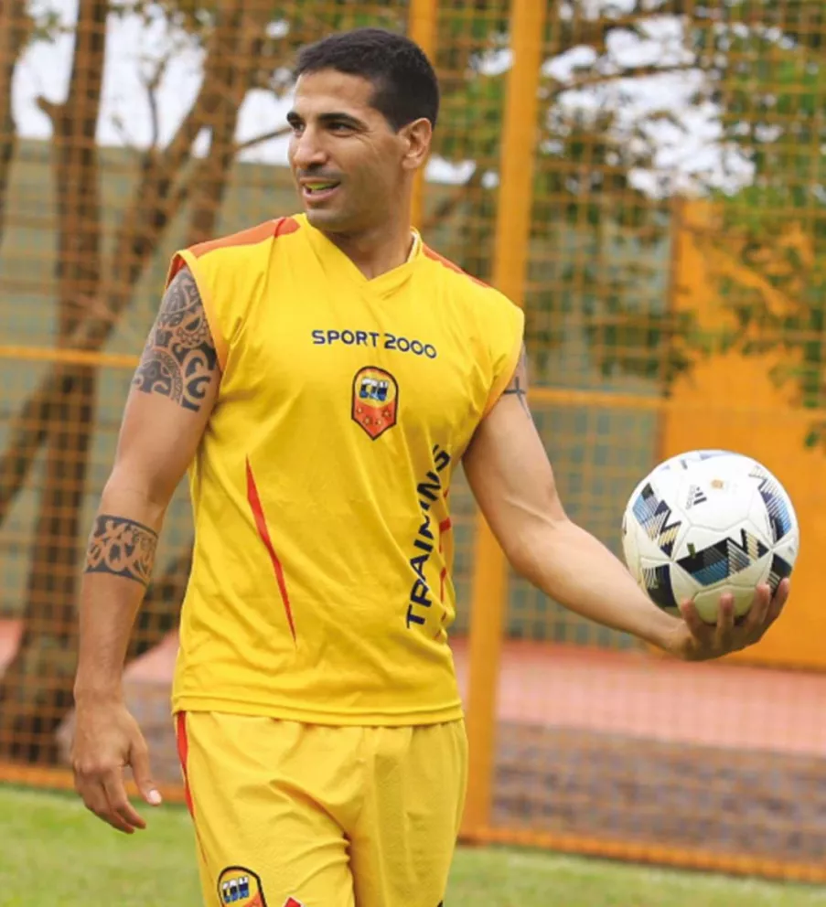Federico García jugaría con el paraguayo Delio Ojeda en la zaga central.