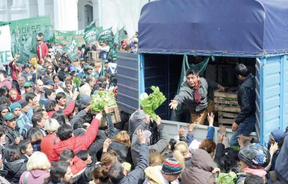 En dos días de protesta, llegaron a regalar unos 60.000 kilos de verdura.