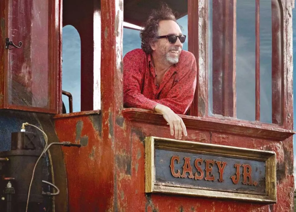 Tim Burton le dará su impronta particular al nuevo filme del encantador elefante volador.