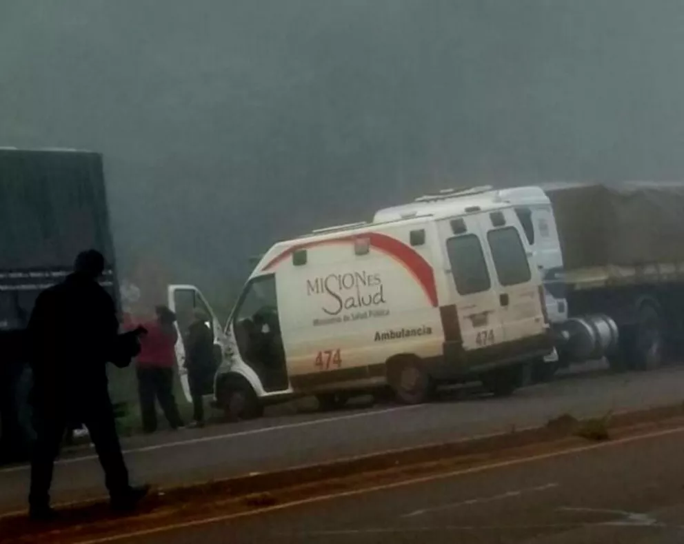En Puerto Piray chocan a ambulancia que llegaba a otro accidente 
