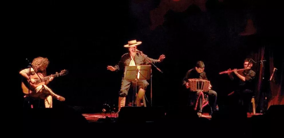 Elizaincin (guitarra), Ayala, Benítez (bandoneón), y Brizuela (flauta traversa).