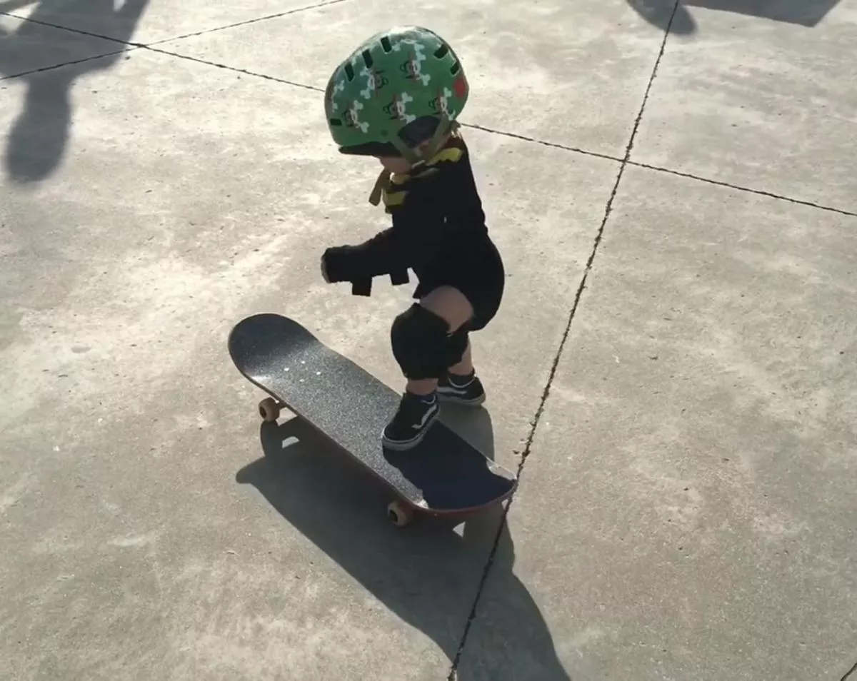 Este Bebe De Dos Anos La Rompe Haciendo Skate El Territorio Noticias De Misiones