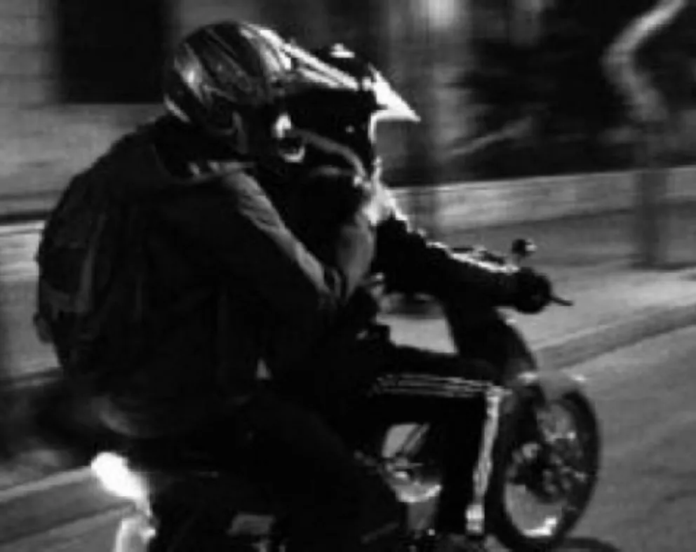 Motochorros siguieron a una joven y le robaron la moto
