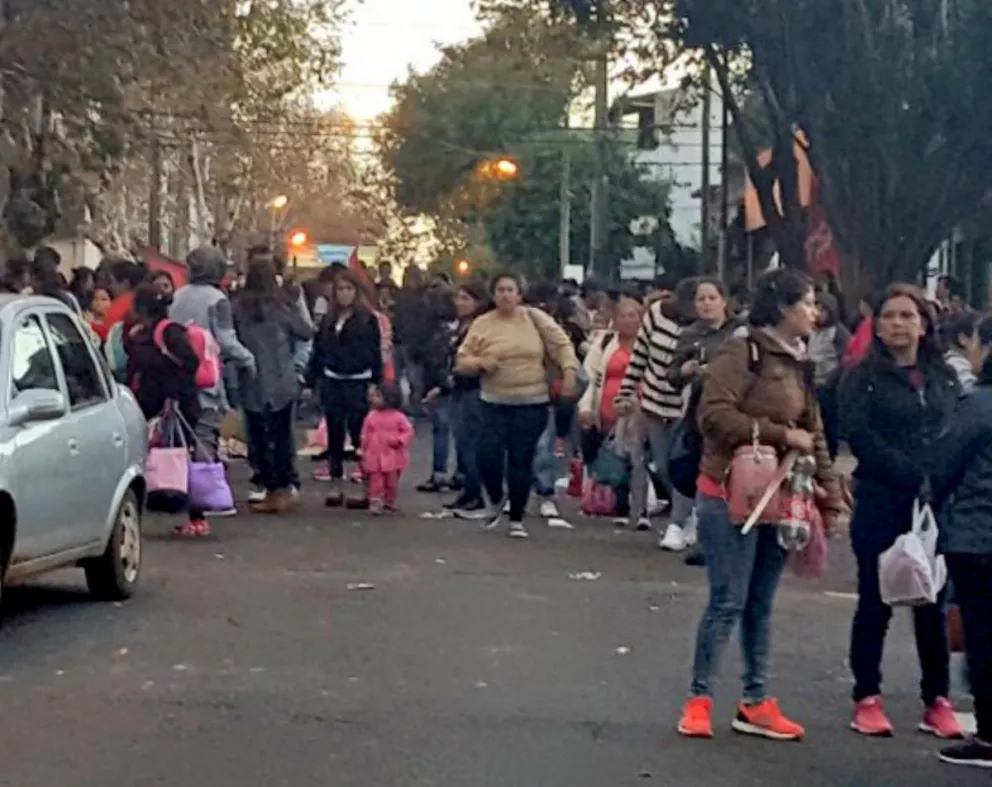 Organizaciones sociales cortan el tránsito frente a Anses en Posadas 