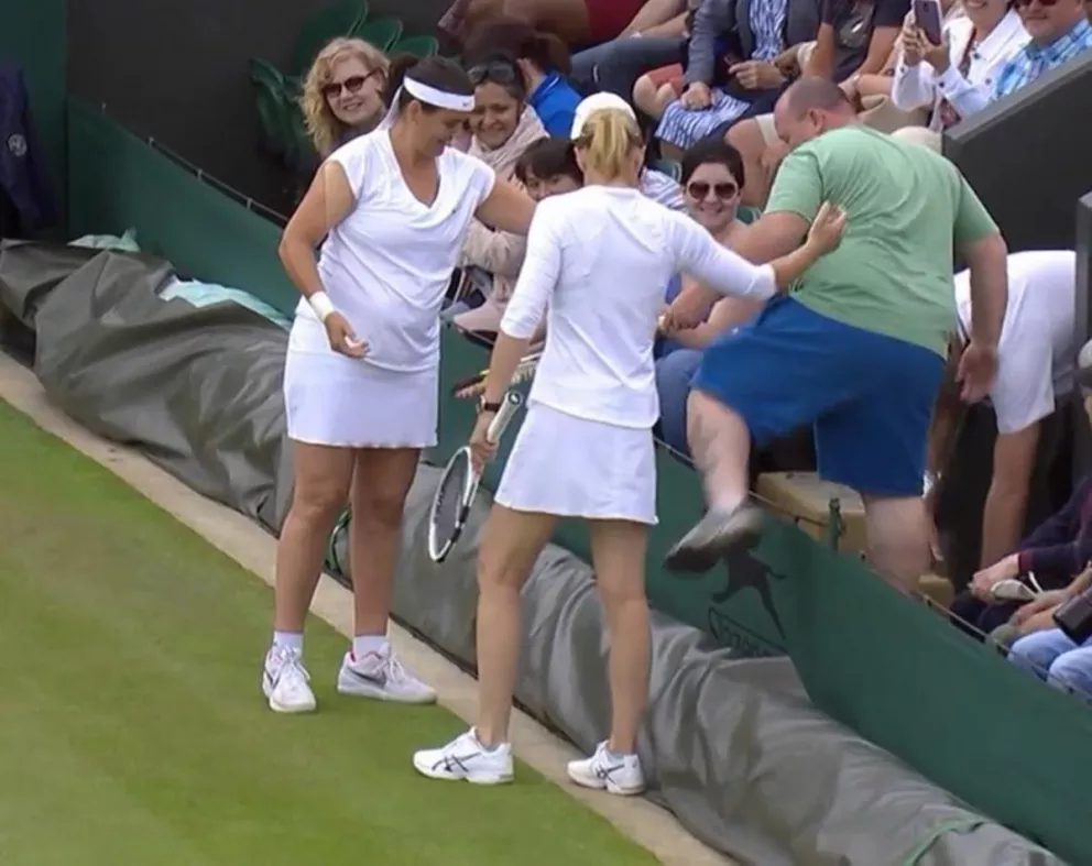 Video: gritaba a tenistas desde la tribuna y mirá cómo respondieron ellas 