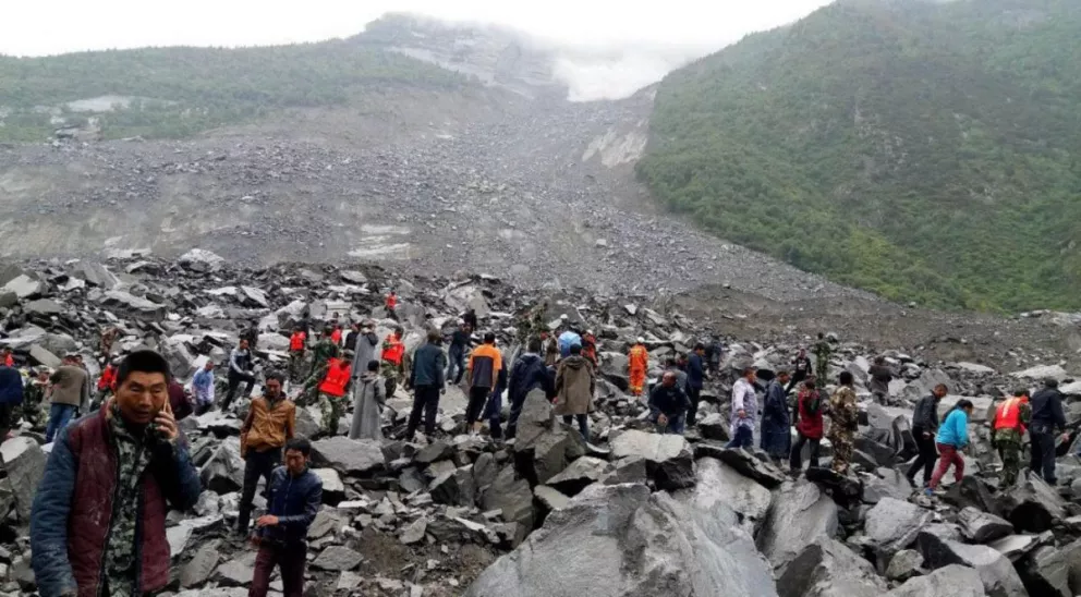 Avalancha de rocas sepultó a pueblo chino: 15 muertos y 118 desaparecidos