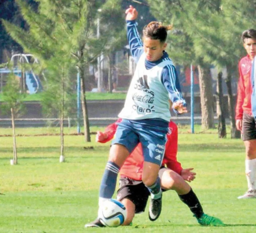 Santiago Ayala, de Itaembé Miní al preseleccionado sub 15