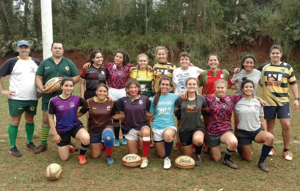 Las chicas misioneras entrenaron en el club Carayá.