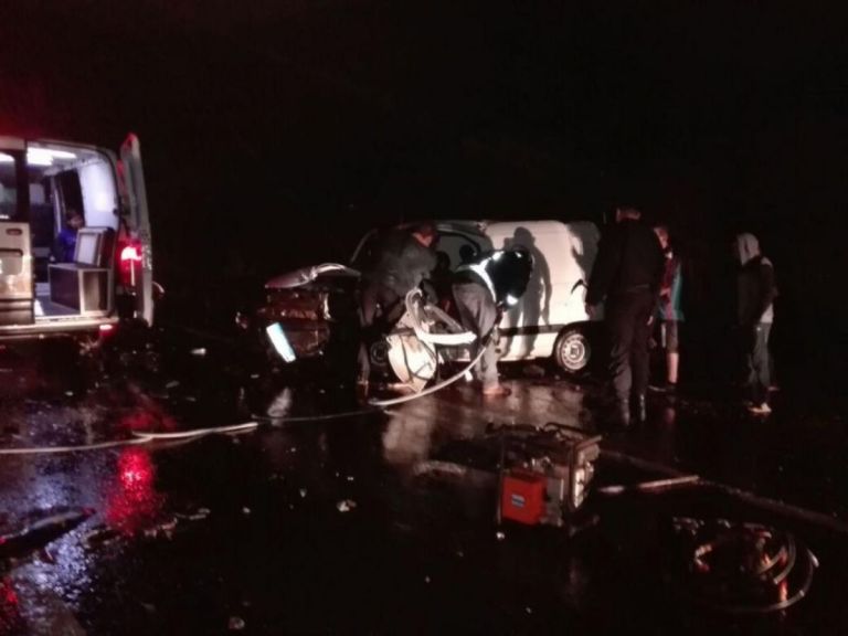 Un muerto y cinco heridos en choque frontal sobre ruta 12 | EL ...
