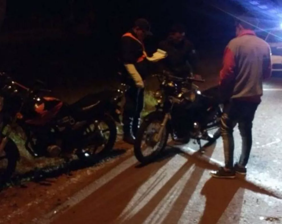 Secuestran motos que realizaban picadas en plena ruta 14 