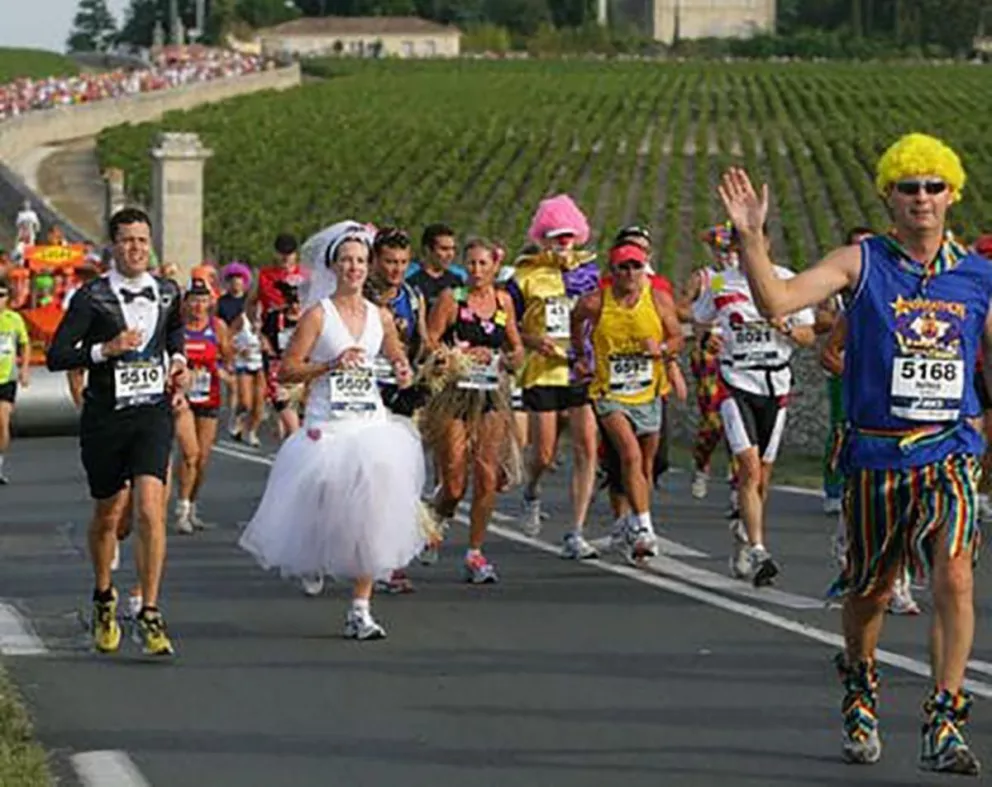 La Maratón du Médoc: la extravagante carrera que se gana tomando vino