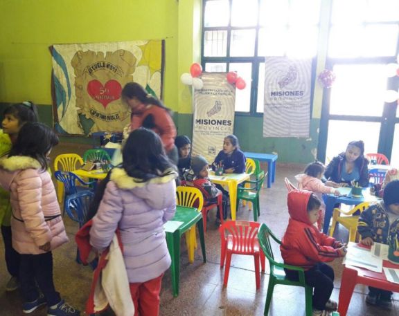 Desarrollo Social y Unicef trabajarán en capacitaciones por una “crianza sin violencia” Desarrollo Social y Unicef trabajarán en capacitaciones por una “crianza sin violencia”