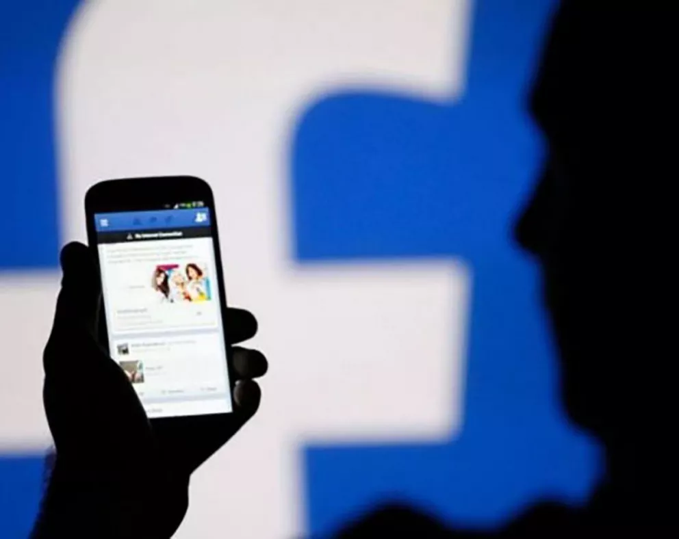 Facebook encabeza el ranking de apps que más datos consumen cuando no se usan 