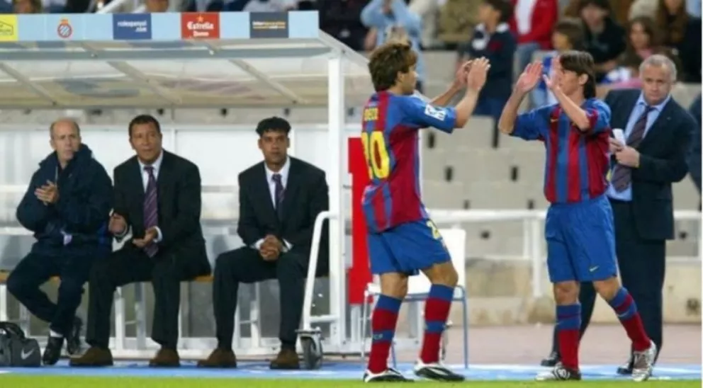 Hace 13 años Messi ingresaba por Deco y debutaba profesionalmente en el Barcelona