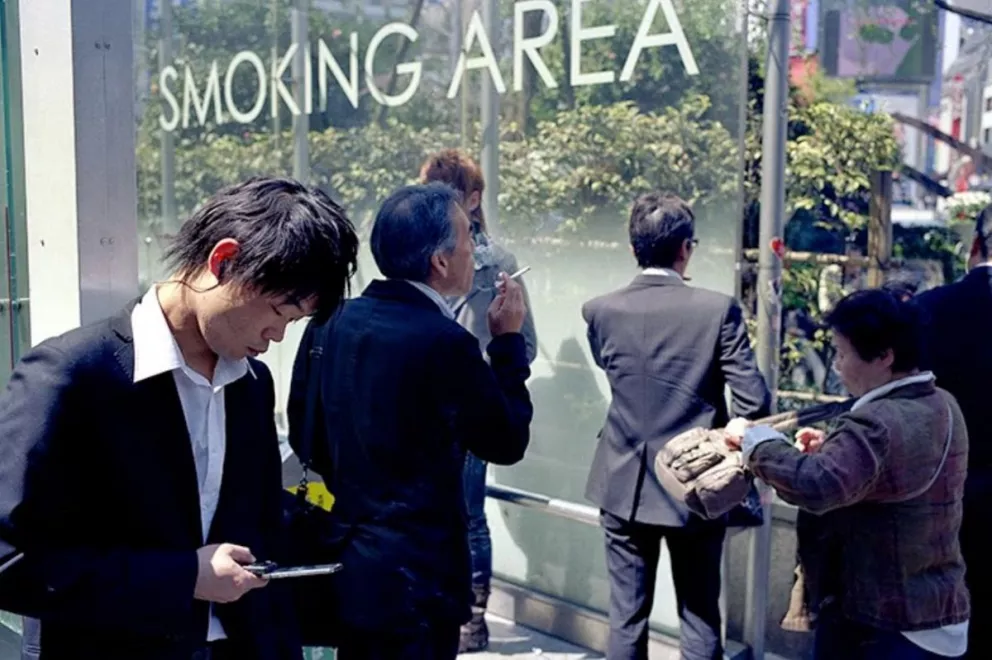 Una empresa japonesa da a sus trabajadores no fumadores seis días extra de vacaciones al año