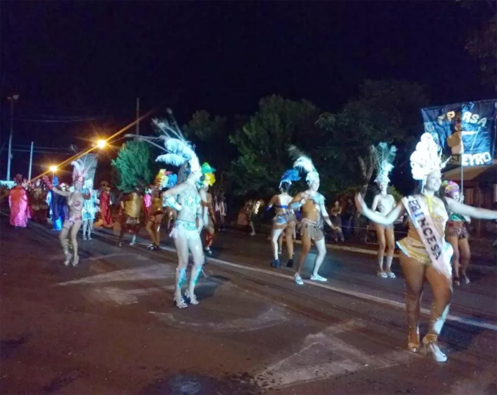 Capiovi: "Carnaval de la Región de las Flores"