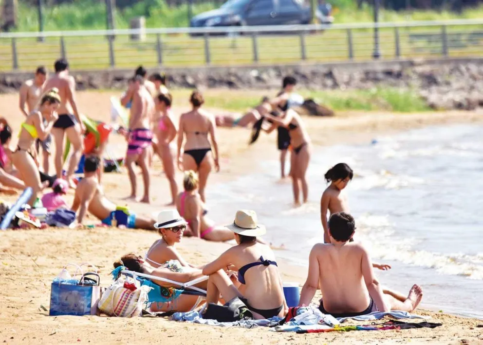 Turistas en El Balniario El Brete, Posadas