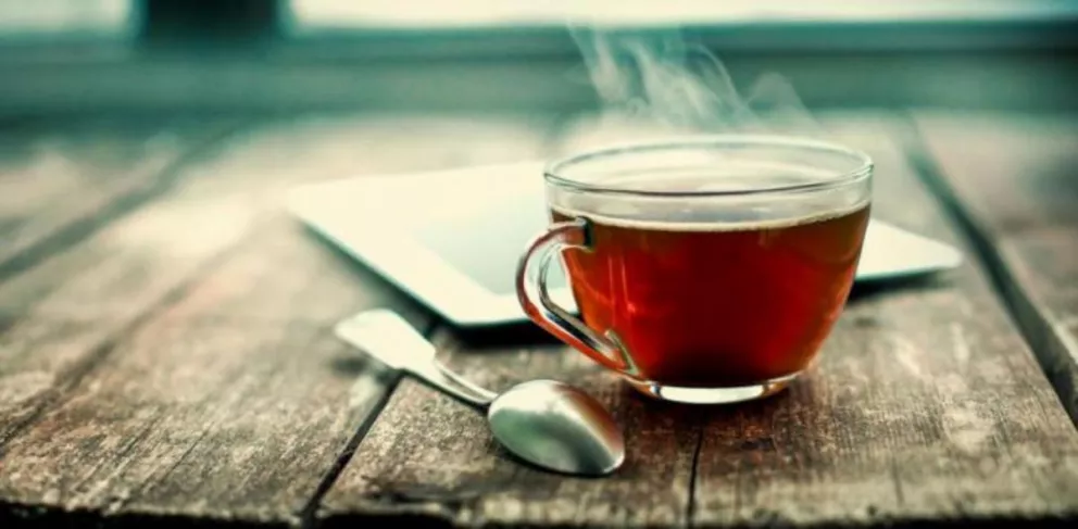 Beber té caliente todos los días reduciría el riesgo de padecer glaucoma 