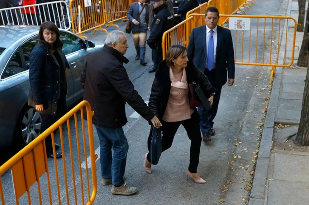 La titular del Parlamento catalán, en libertad tras pagar una fianza   