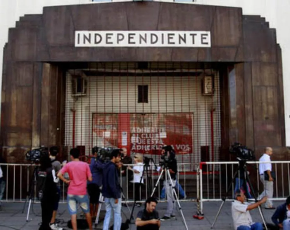 Un juvenil de Independiente, denunciado por manejar una red de prostitución
