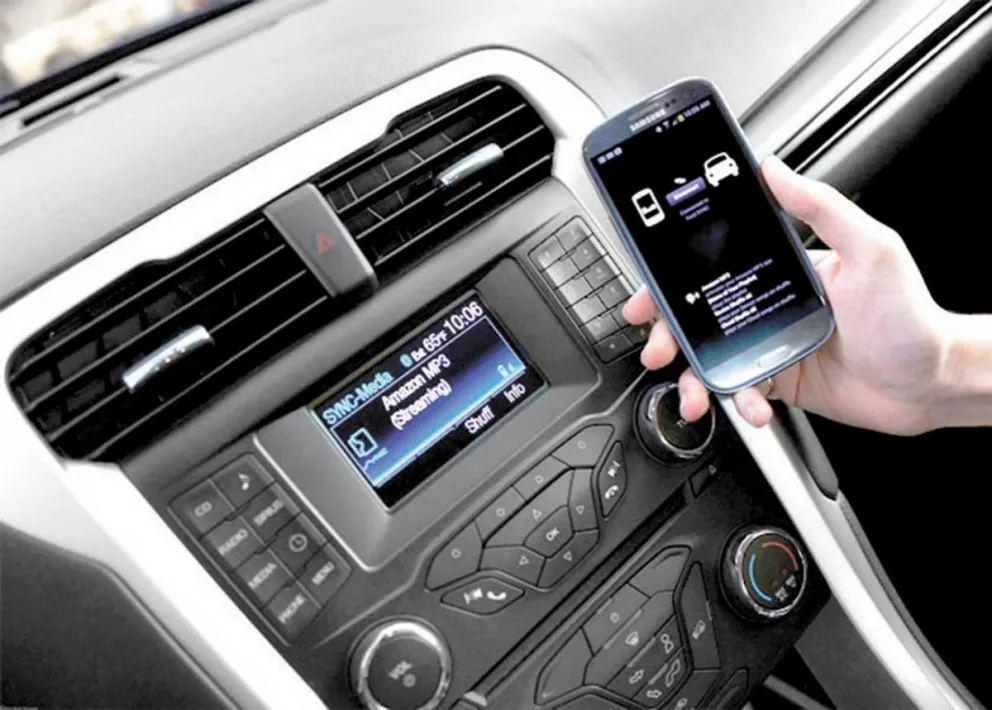 El celular se muestra más conectado con funciones para controlar autos y casas.