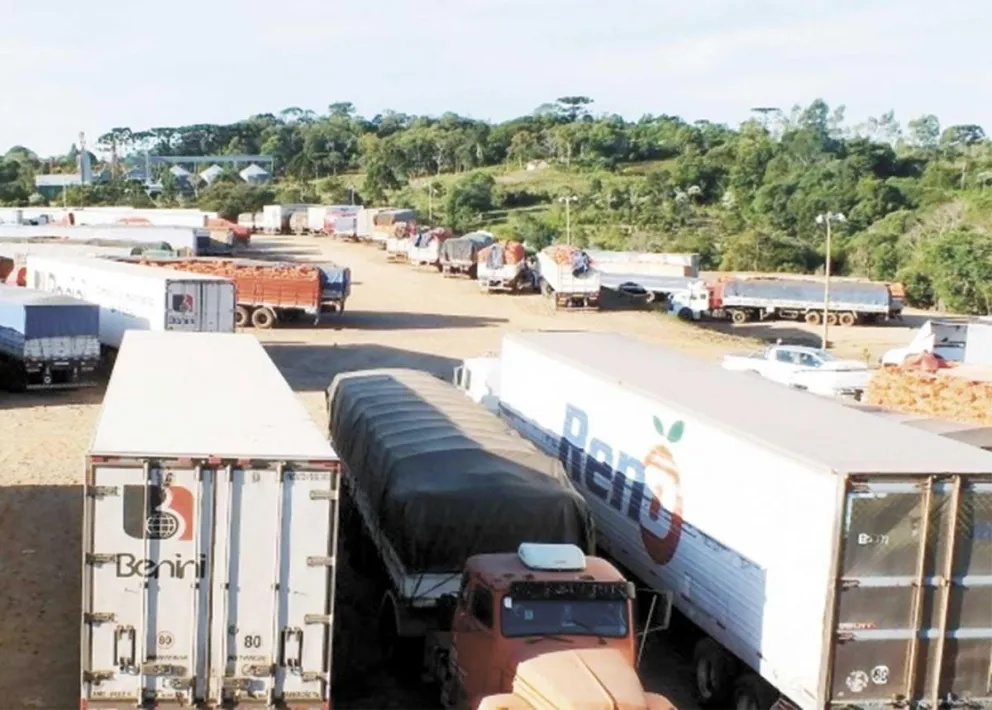 El sector de cargas afirmó que hubo una caída del 40% y hay camiones parados