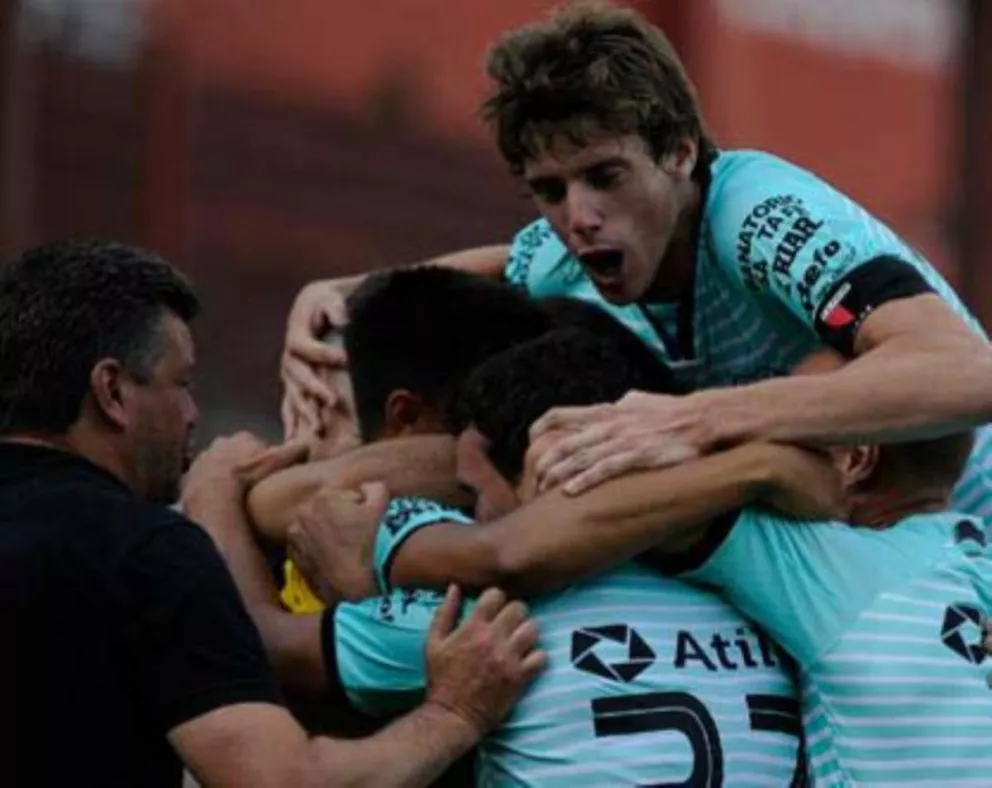 Colón ganó en La Paternal y es escolta de Boca en la Superliga