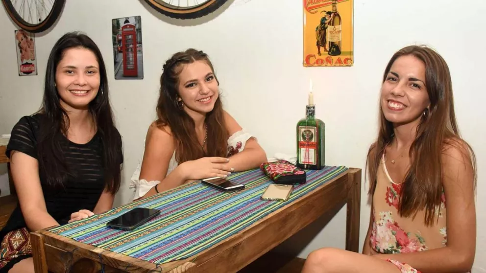 Ana Laura Chesani, Ariana  Memler y Aldana Brycki.