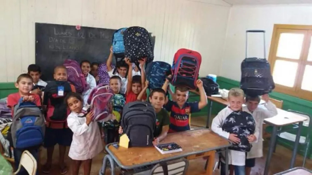 Mochilas y útiles para 14 escuelas rurales de Bernardo de Irigoyen