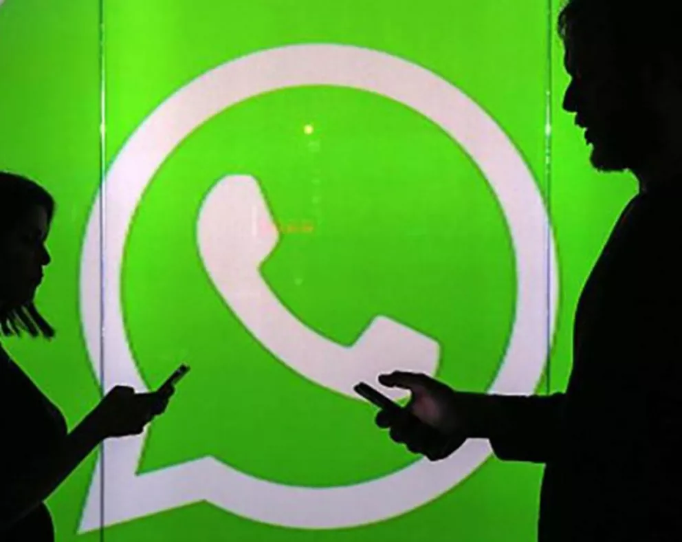  WhatsApp: una falla permitiría espiar chats grupales 