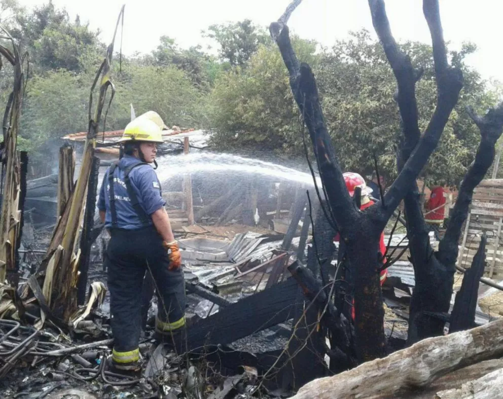 Incendio destruye corral de gallinas en Candelaria 