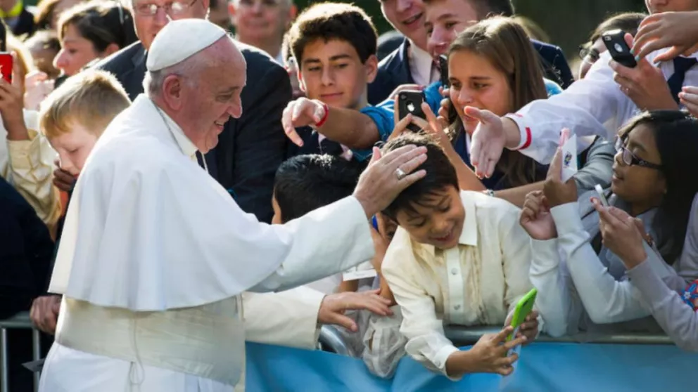 El Vaticano desmiente que el papa Francisco esté enviando bendiciones por WhatsApp