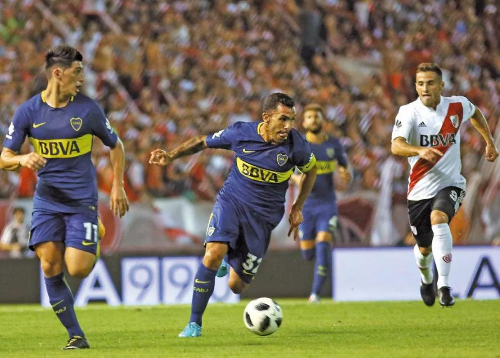 Tras su polémico paso por el fútbol chino, Tevez se puso otra vez la de Boca.