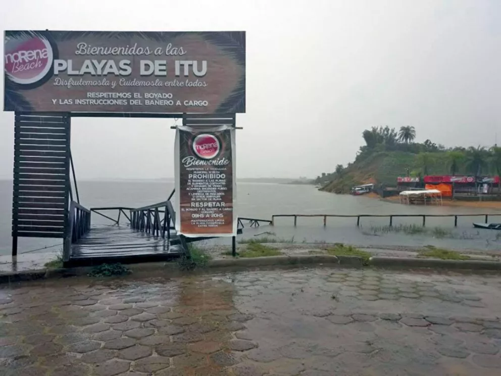 Cierran cuatro playas de Itu por crecida del Paraná