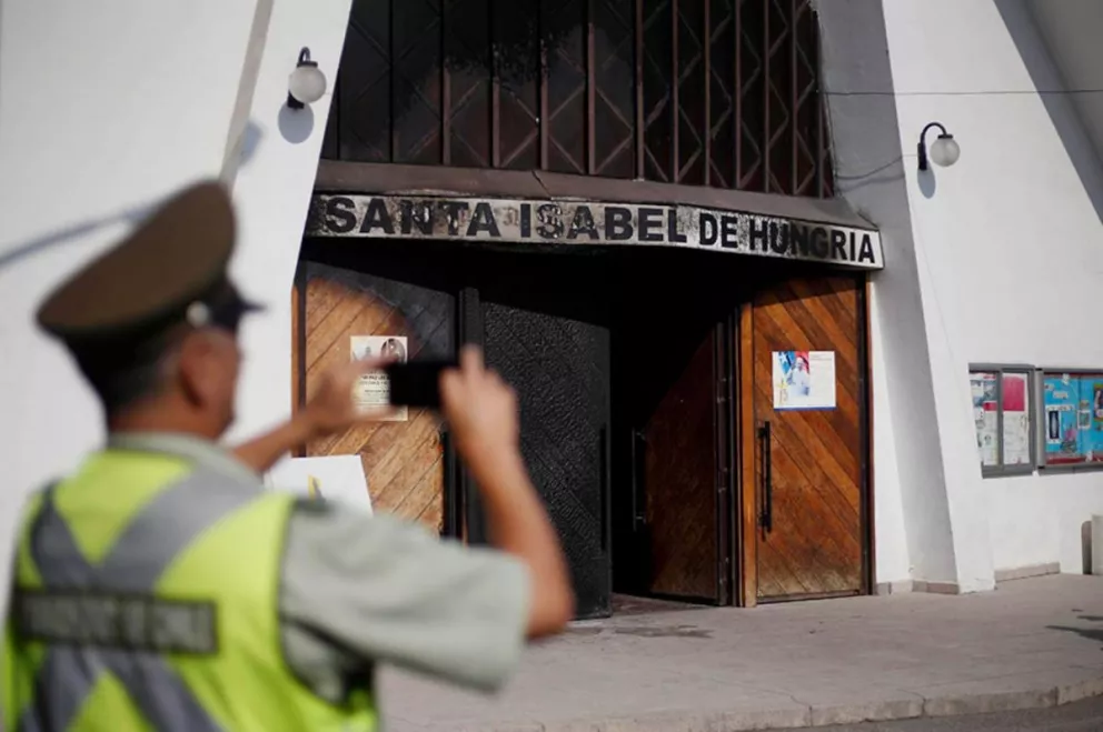 Atacan iglesias y dejan amenazas contra el Papa Francisco en Chile
