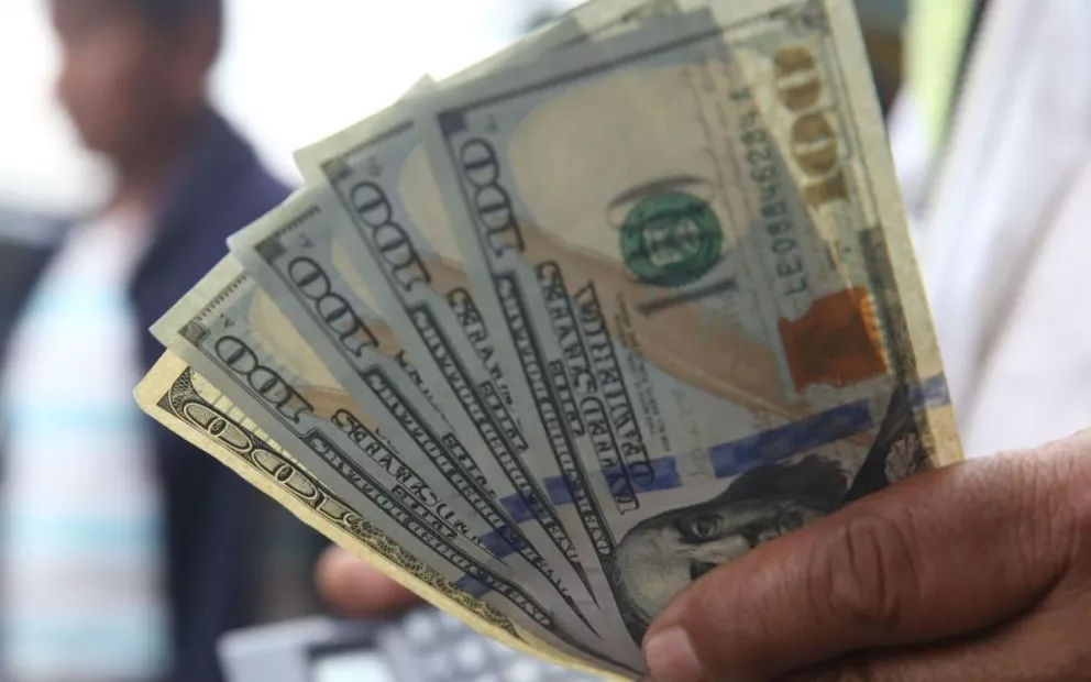 El dólar abre la semana a $30 en el centro de Posadas