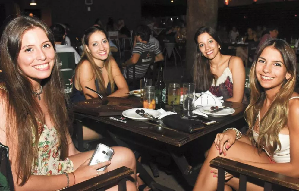 Rocío Torres,  Carina Bidese, Victoria Malarczuk y Laura Ferreyra.