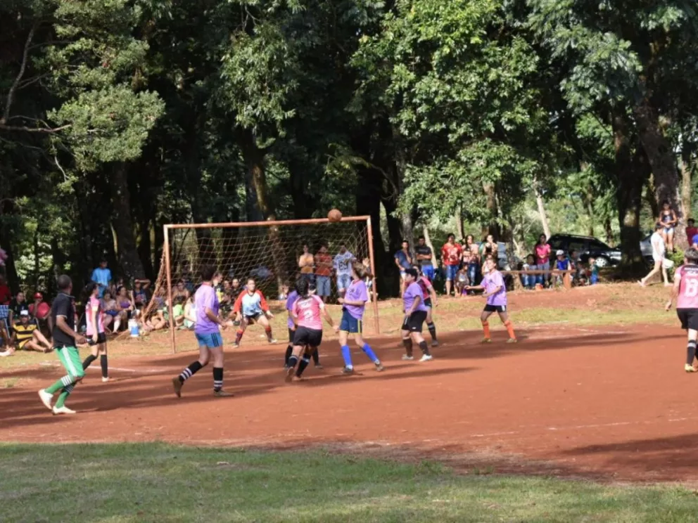 Se disputó la semifinal de la Liga Femenina de fútbol en San Pedro